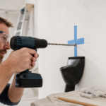 Comment percer dans un mur sans tout casser : placo, béton, brique.